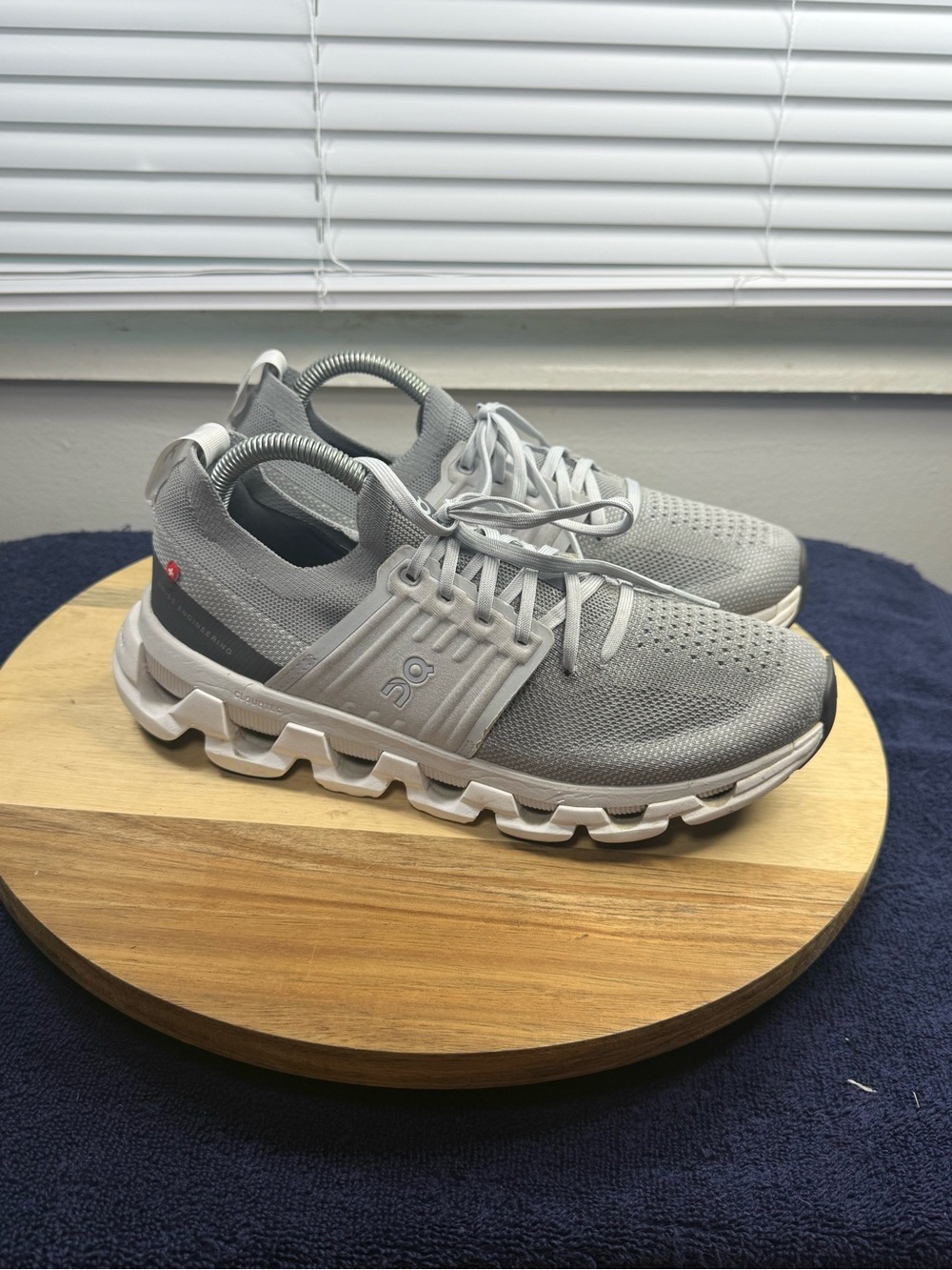 On Cloud Running Shoes (Men’s 7.5 Women’s 9)